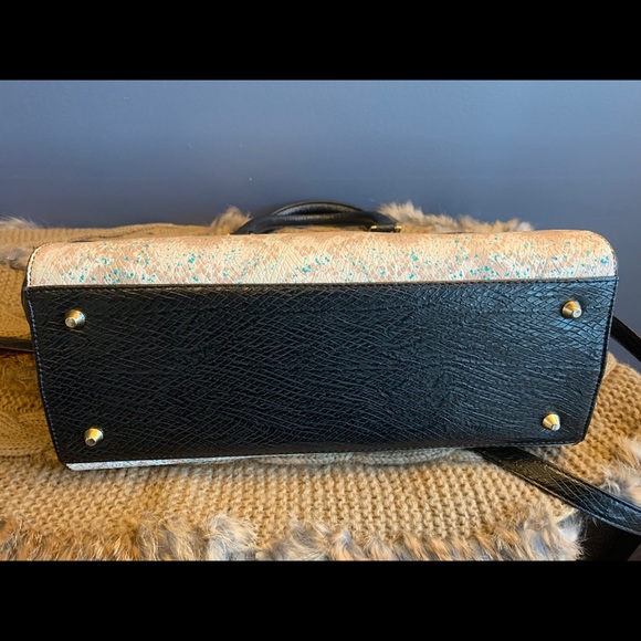 Hand Bag - Picture 5 of 7